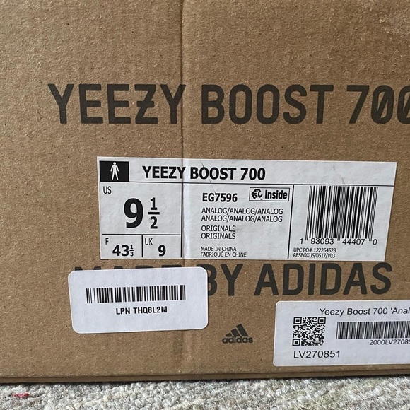 Yeezy Boost 700 Analog Size 9.5 Men’s. BARELY WORN - Picture 3 of 8